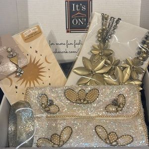 Vintage holiday accessories in a boxed set ready to gift!